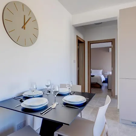 Refined 2 Bedroom With Balcony Karp1-9 Apartament *