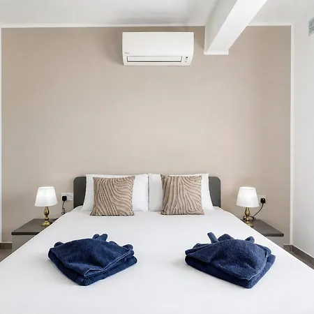 Refined 2 Bedroom With Balcony Karp1-9 Apartament *