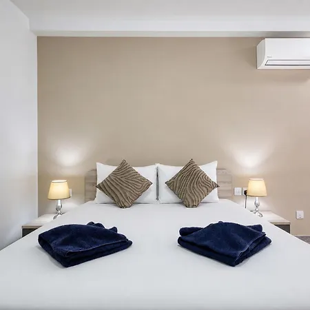 Refined 2 Bedroom With Balcony Karp1-9 Apartament