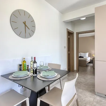 Apartament Refined 2 Bedroom With Balcony Karp1-9 *