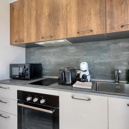 Refined 2 Bedroom With Balcony Karp1-9 *